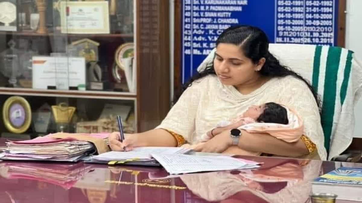 Mayor Arya Rajendran holding baby Dua in office is goes viral in Social Media