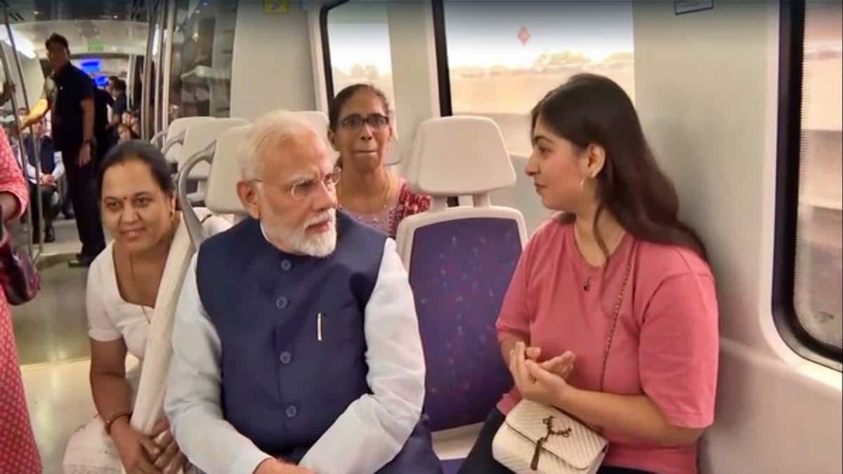 Commuter on Metro extends birthday greetings in Sanskrit