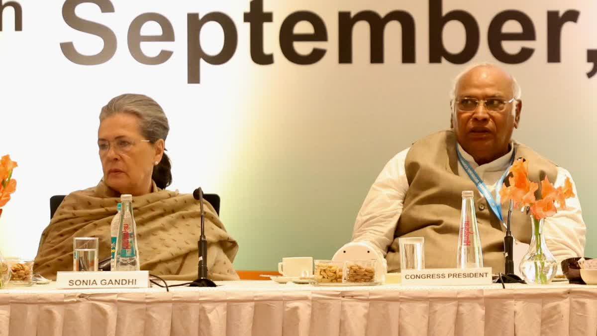 Sonia Gandhi And Mallikarjun Kharge Advice, CWC Meeting In Hyderabad
