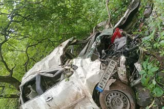 search for the other occupants of the vehicle  Car accident in Amravati  വിനോദ സഞ്ചാരികളാണ് വാഹനത്തിൽ ഉണ്ടായിരുന്നത്  Tourists were in the vehicle  search is ongoing  Car accident  രക്ഷാപ്രവർത്തനം പുരോഗമിച്ചു കൊണ്ടിരിക്കുന്നു  rescue operation is progressing  കാർ നിയന്ത്രണം വിട്ട് മറിഞ്ഞു  The car went out of control