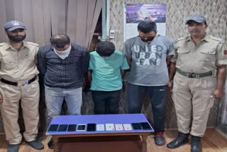 three-members-of-mobile-stealing-gang-arrested-in-srinagar-11-stolen-mobiles-recovered