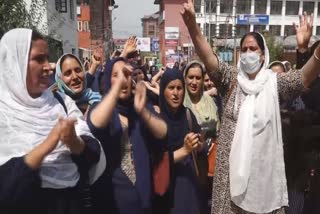 aasha-workers-protest-at-press-enclave-srinagar-seek-minimum-wages-act-implementation