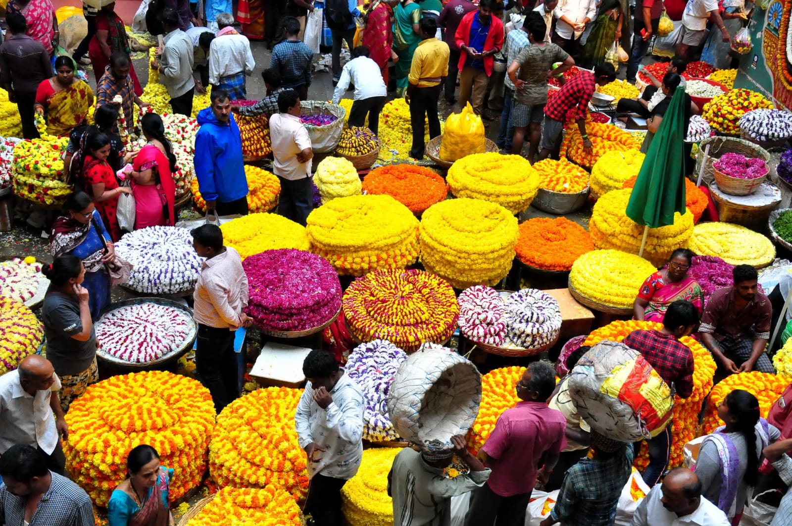 Flowers  and Vegetables at  affordable prices for customers in  Ganesh Chaturthi bengaluru