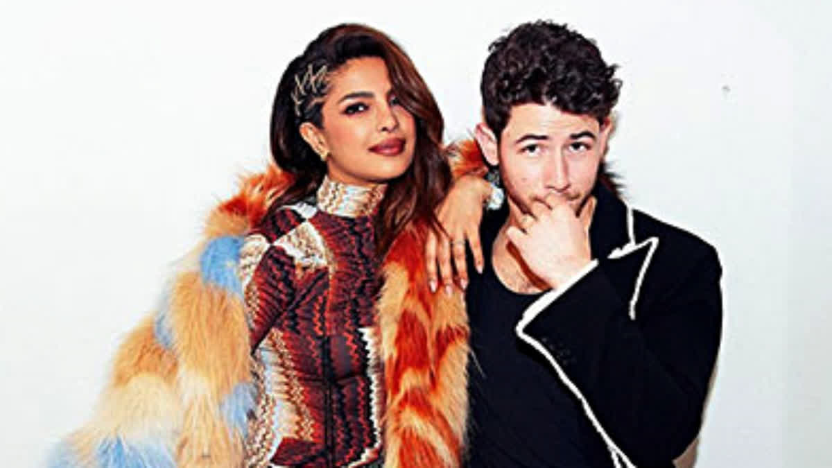 Priyanka Chopra poses with hubby Nick Jonas