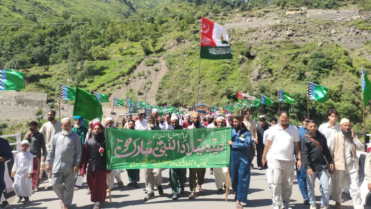 منڈی (پونچھ): جلوسِ محمدی میں کثیر تعداد میں عاشقانِ رسول نے شرکت کی