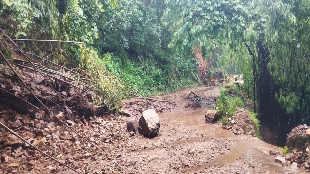 HEAVY RAIN IN LATEHAR