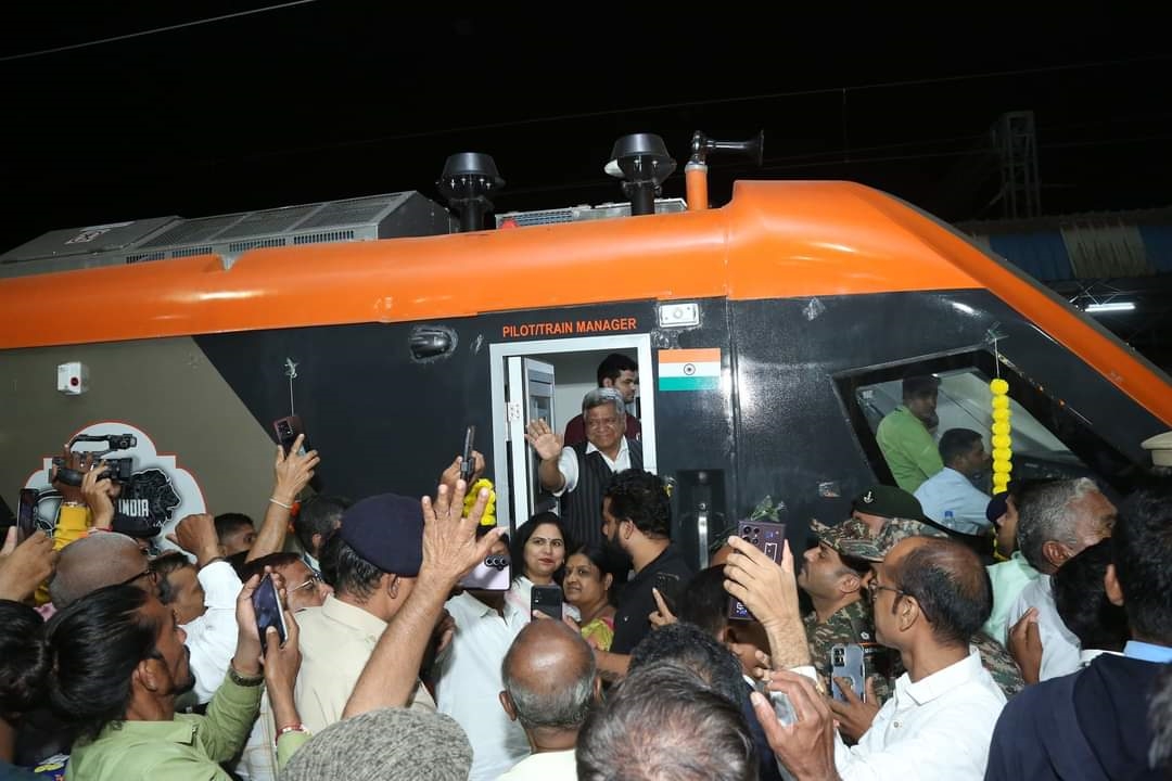 Jagadish Shettar travelled to Hubbali by Vande Bharat