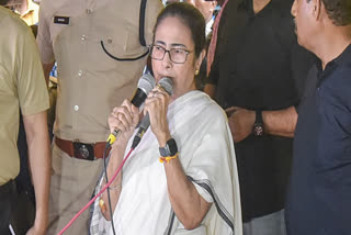 Mamata Banerjee accepted the demands of doctors, announced the removal of police and two health officials