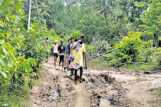 Villagers navigate muudy road to take the women to hospital