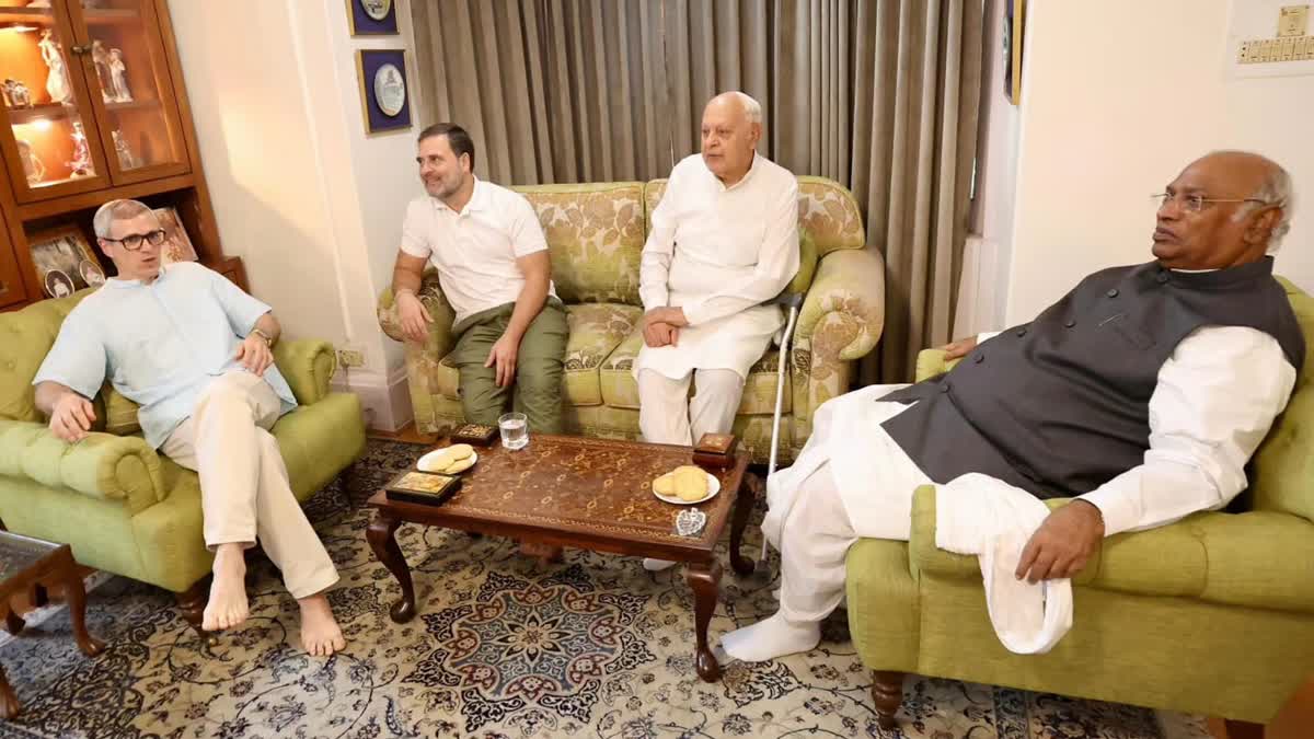 Rahul Gandhi and Mallikarjun Karge at Abdullahs residence in Srinagar on Aug. 22, 2024.