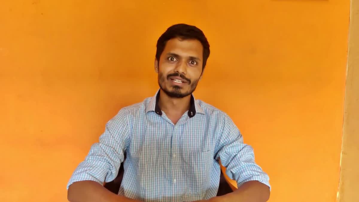 Bengorin University student Mahaveer Halkarni