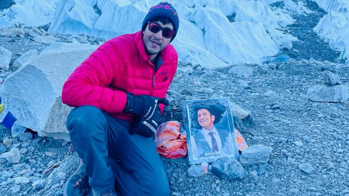 Actor Sumukha saw a puneeth rajkumar photo in himalaya