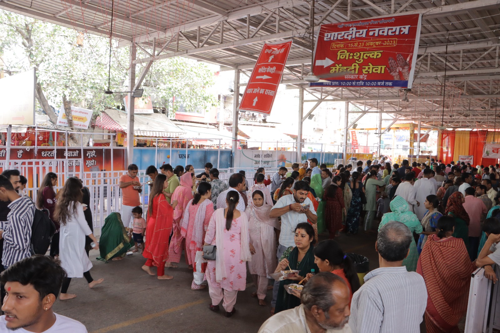 श्रद्धालुओं के लिए प्रसाद की व्यवस्था