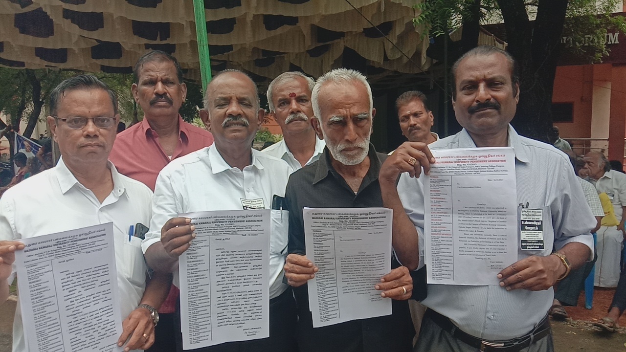 pensioners association hunger strike demanding Madurai Kamaraj University should pay the pension