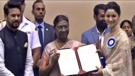 Bollywood actor Alia Bhatt was honoured with the prestigious Best Actress Award for her outstanding performance in the film Gangubai Kathiawadi at the 69th National Film Awards held on Tuesday. The award was presented to her by President Droupadi Murmu during a grand ceremony at New Delhi's Vigyan Bhawan. Notably, Union Minister Anurag Thakur was also in attendance.