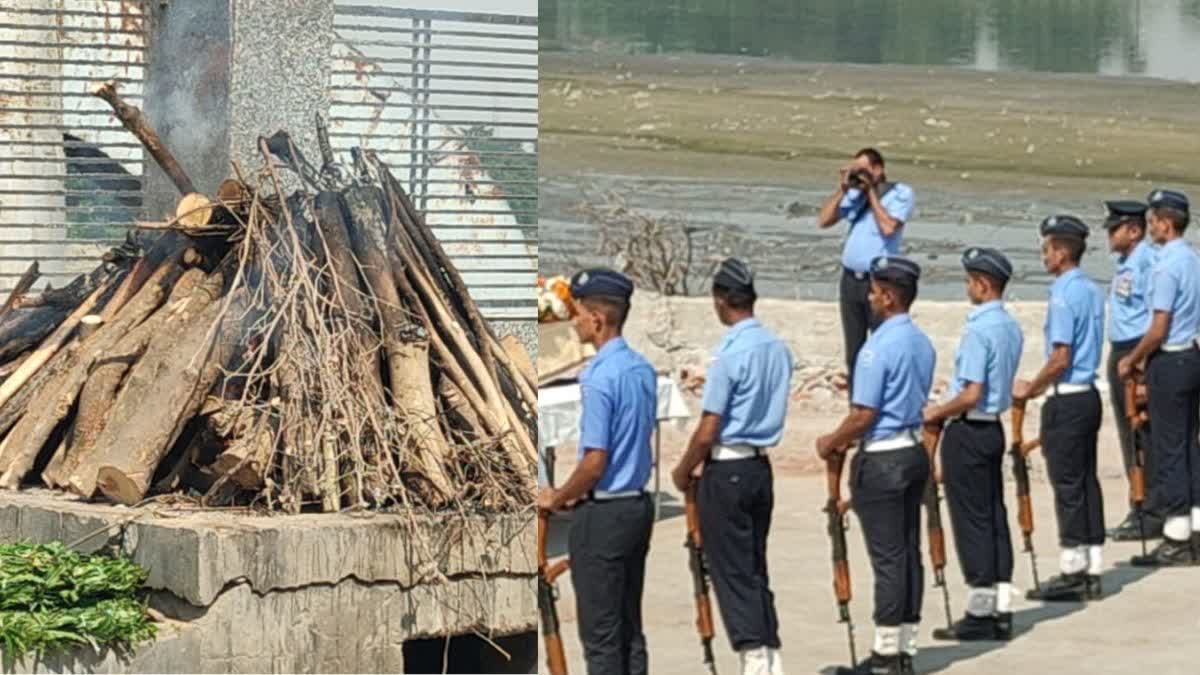 आगरा में फ्लाइट लेफ्टिनेंट दीनदयाल दीप के शव का अंतिम संस्कार किया गया.