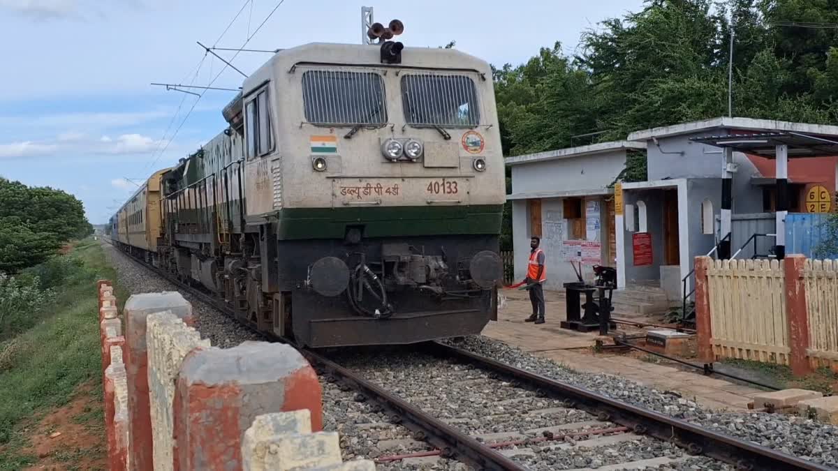 ரயில் கோப்புப்படம்