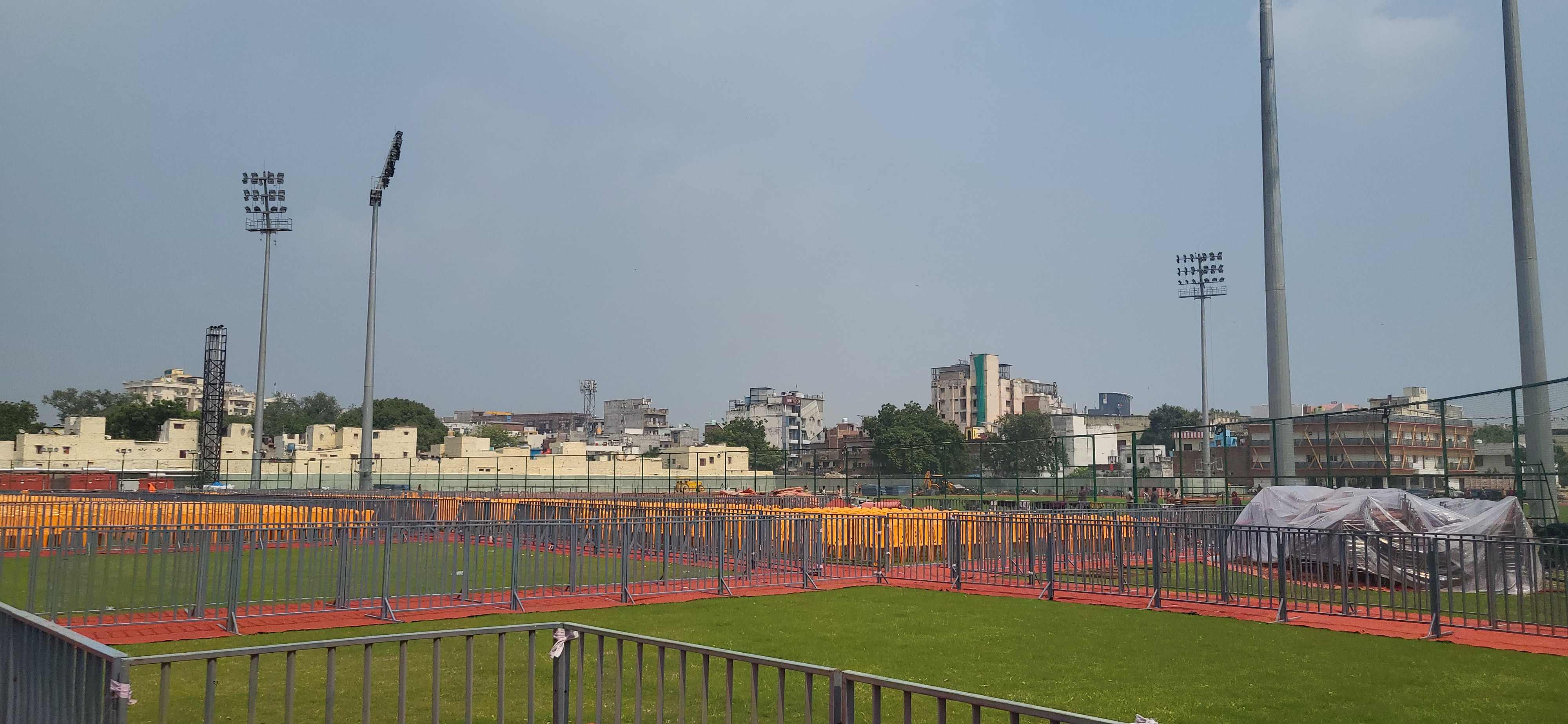 सुरक्षा के भी व्यापक प्रबंध किए जा रहे हैं.