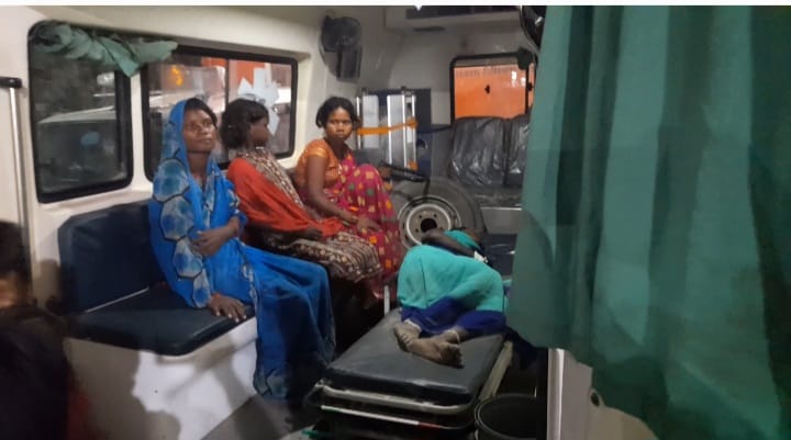 bihar hooch tragedy drunken rushing to the hospital in ambulace image