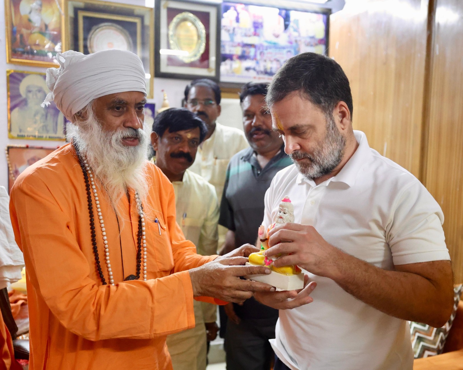 Gandhi accepting a gift from the temple priest