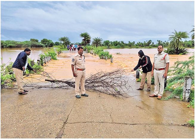 Heavy rains in many areas brought life to a standstill -TTD closed Srivari Metu footpath