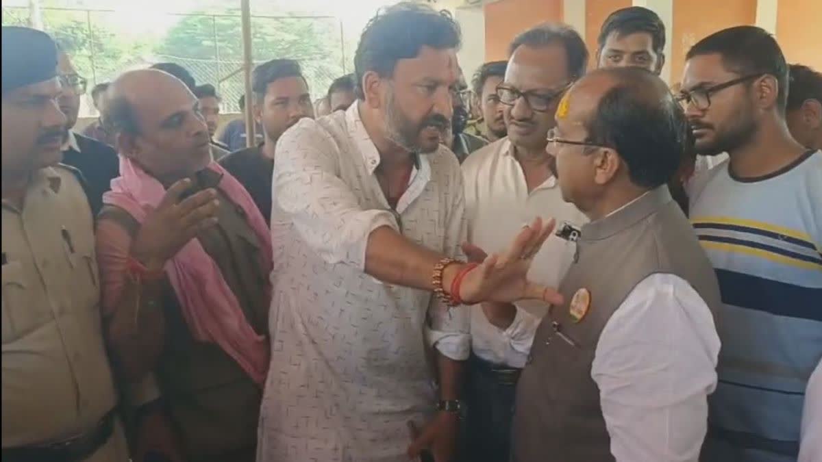 Argument outside the polling station