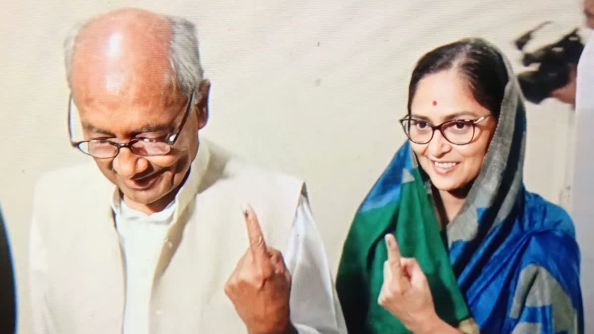 Digvijay Singh wife Amrita Singh cast her vote