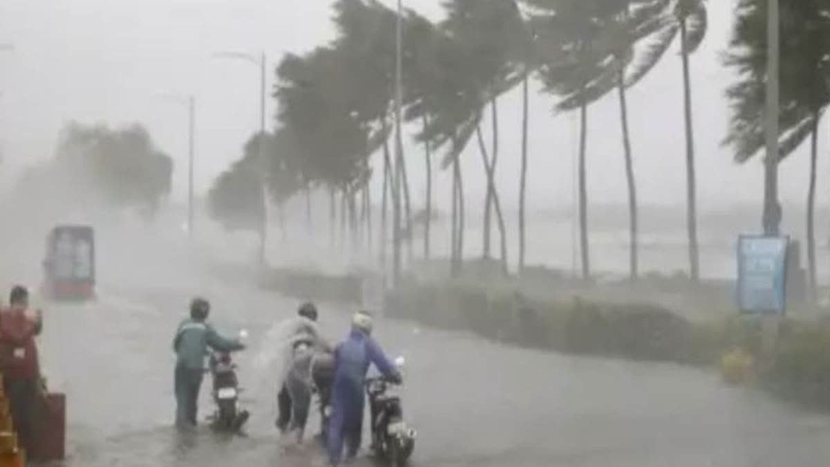 سمندری طوفان مدھیلی آج نصف رات بنگلہ دیش کے ساحل سے ٹکرانے کا امکان