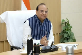 Delhi LG Vinai Kumar Saxena, CIC Heeralal Samariya call on President Murmu