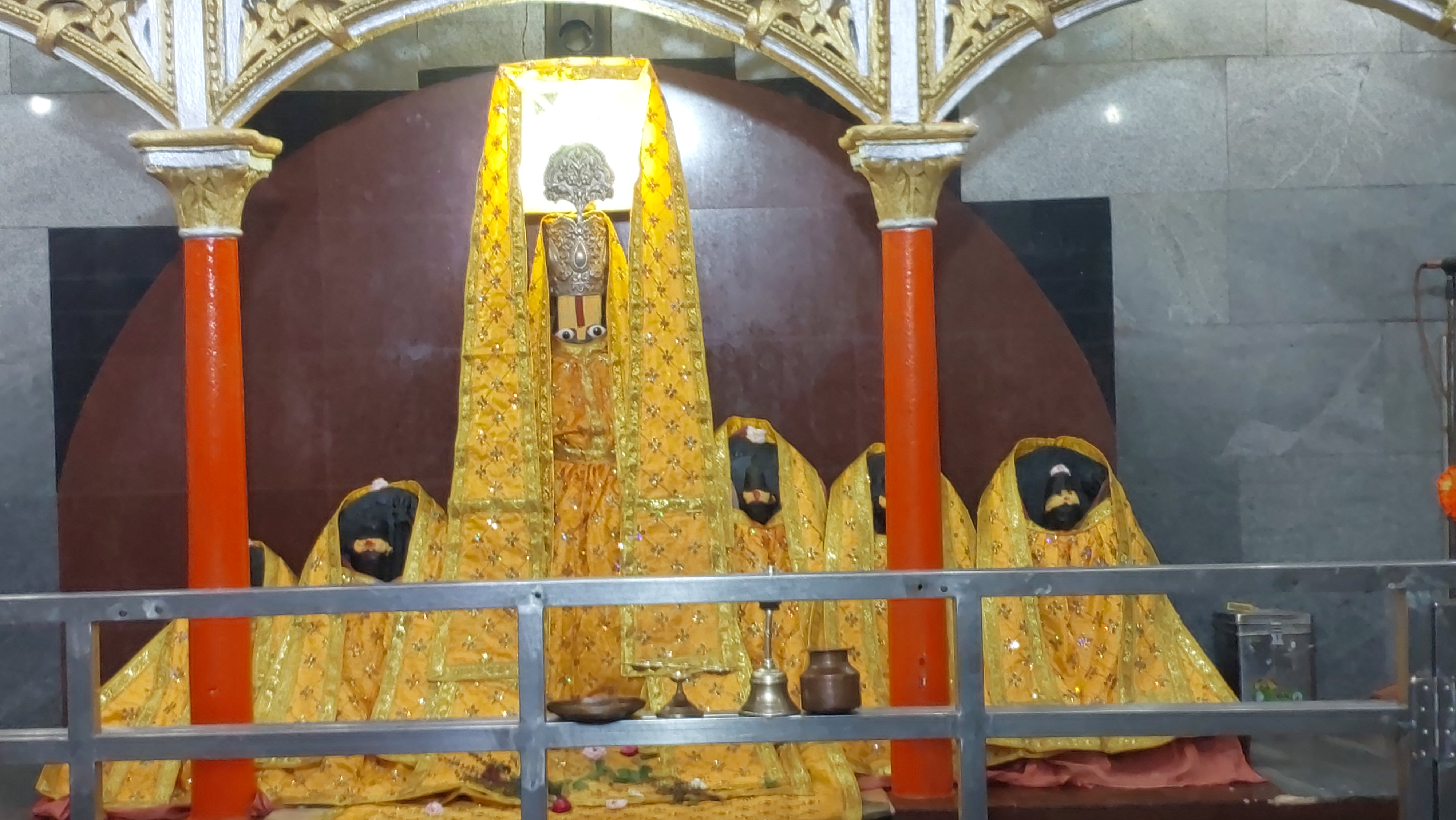 मंदिर में स्थापित सूर्य भगवान की मूर्ति