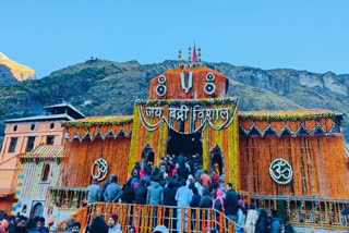 Pilgrims Make Final Progress Before Badrinath Dham Goes For Winter Closure