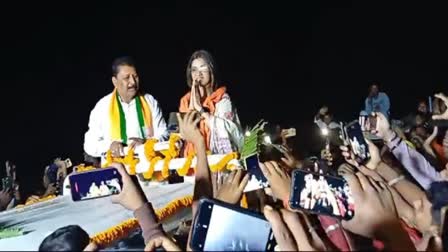 jharkhand-assembly-election-2024-akshara-singh-road-show-in-jarmundi-deoghar