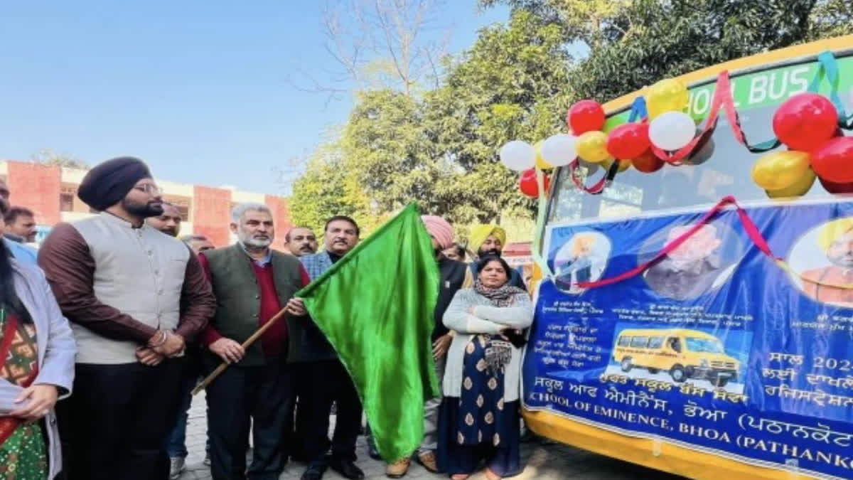 Cabinet Minister Kataruchak gave the green flag to the school bus in Pathankot