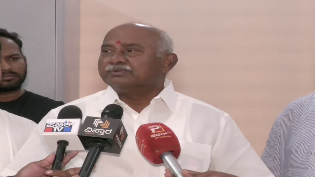 yediyurappa-was-sent-to-jail-by-his-son-by-vijayendra-says-h-vishwanath