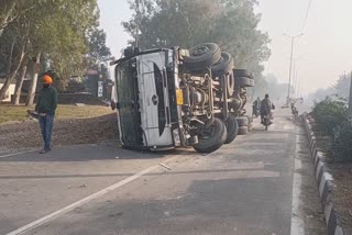 The accident happened at Gharinda in Amritsar due to dense fog