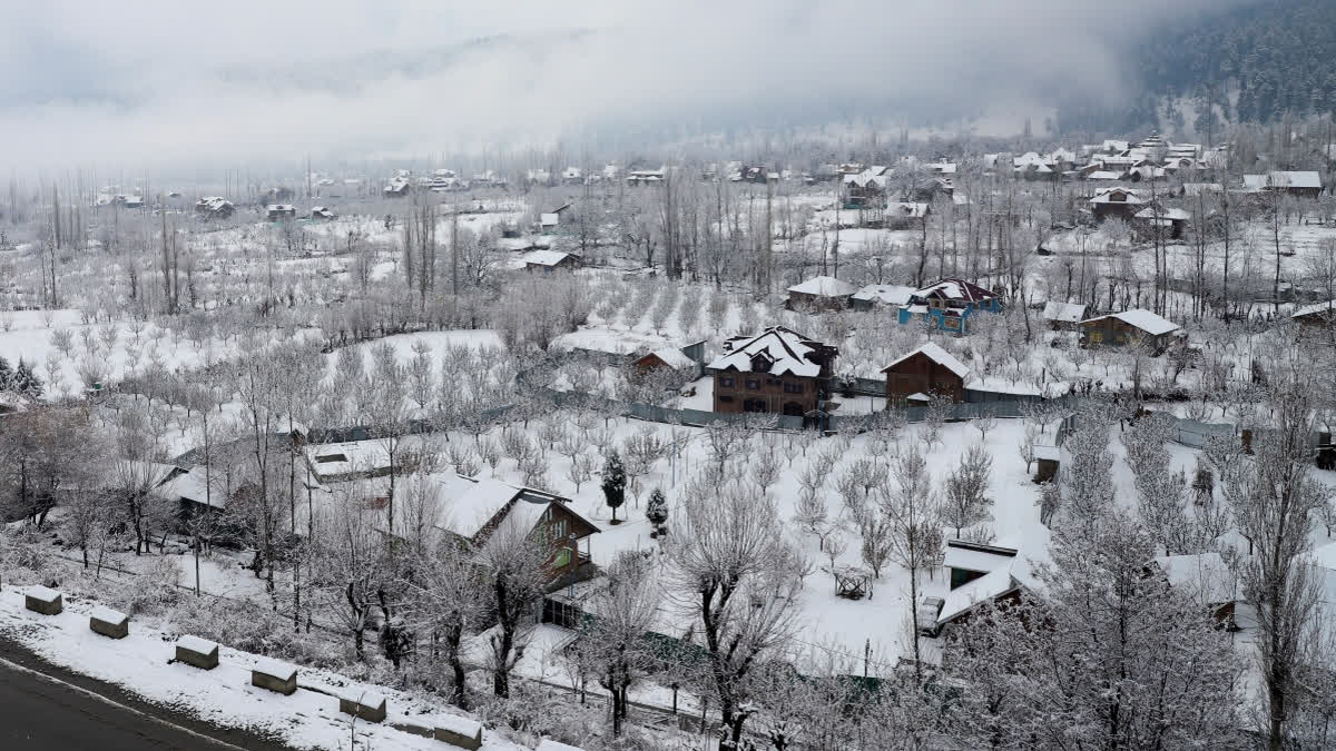 MeT Department has predicted dry weather in valley till December 26; severe cold wave continues across J&K and Ladakh, with sub-zero temperatures at most areas.