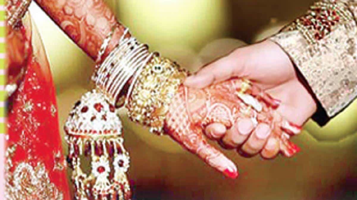 UP Woman Marries Police-Officer Boyfriend After Threatening To Kill Self, Cops Say Marriage With Families' Consent