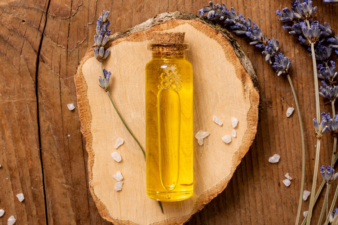 The Best Time to Oil Your Hair for Maximum Benefits