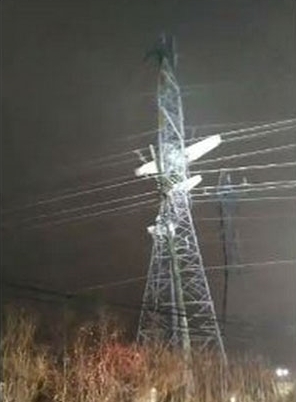 us-plane-crashes-into-power-lines