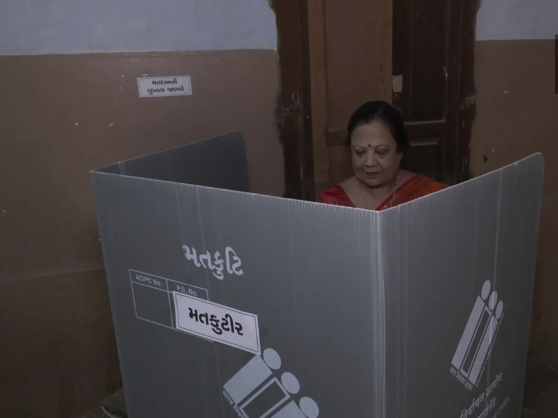 Gujarat Chunav Voting Live