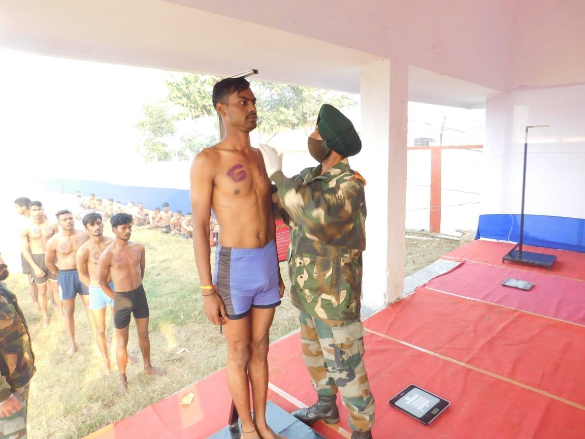 दानापुर में अग्निवीरों की भर्ती दौड़