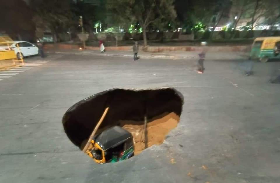 potholes on jaipur roads