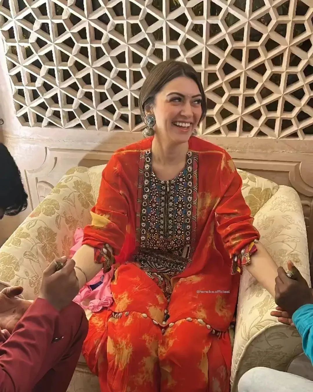 actress hansika motwani  pre wedding festivities  jaipur  Mehendi ceremony of hansika  sohail Kathuria  Mundota Fort  hansika motwani wedding  hansika motwani bridal shower  hansika motwani instagram  hansika motwani latest picture  മുന്‍ഡോട്ട കോട്ട  ഹന്‍സിക  ഹന്‍സിക മോട്‌വാനി  സൊഹൈല്‍ ഖതൂരിയ  മട്ട കി ചൗക്കി  ഹന്‍സിക മോട്‌വാനിയുടെ വിവാഹം  ഹന്‍സിക മോട്‌വാനി ചിത്രങ്ങള്‍  ഹന്‍സിക മോട്‌വാനി മെഹന്തി ചടങ്ങ്  ഏറ്റവും പുതിയ വാര്‍ത്ത  ഇന്നത്തെ പ്രധാന വാര്‍ത്ത