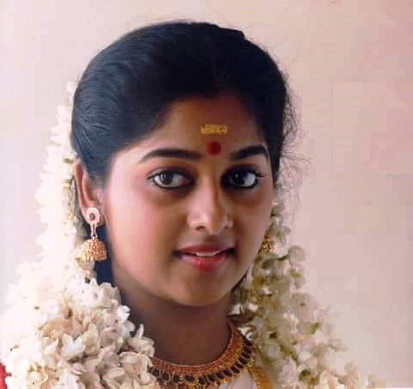 Monisha Unni death anniversary  Monisha Unni  മോനിഷയുടെ ഓര്‍മകളില്‍ മലയാള സിനിമ ലോകം  മോനിഷയുടെ ഓര്‍മകളില്‍ മലയാള സിനിമ  മോനിഷ  മോനിഷ ഉണ്ണി  മോനിഷ ഉണ്ണിയുടെ ഓര്‍മകള്‍ക്ക് 30 വയസ്സ്  മോനിഷ ഉണ്ണിയുടെ ഓര്‍മകള്‍  മോനിഷയെ തട്ടിയെടുത്തിട്ട് മൂന്ന് പതിറ്റാണ്ടുകള്‍  Monisha Unni 30th death anniversary  Monisha Unni Filmography  Monisha Unni debut movie  Monisha Unni personal life  Monisha Unni film career  Monisha Unni Tamil Telugu movies  Monisha Unni movies list  Monisha Unni death  Monisha Unni last movie