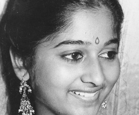 Monisha Unni death anniversary  Monisha Unni  മോനിഷയുടെ ഓര്‍മകളില്‍ മലയാള സിനിമ ലോകം  മോനിഷയുടെ ഓര്‍മകളില്‍ മലയാള സിനിമ  മോനിഷ  മോനിഷ ഉണ്ണി  മോനിഷ ഉണ്ണിയുടെ ഓര്‍മകള്‍ക്ക് 30 വയസ്സ്  മോനിഷ ഉണ്ണിയുടെ ഓര്‍മകള്‍  മോനിഷയെ തട്ടിയെടുത്തിട്ട് മൂന്ന് പതിറ്റാണ്ടുകള്‍  Monisha Unni 30th death anniversary  Monisha Unni Filmography  Monisha Unni debut movie  Monisha Unni personal life  Monisha Unni film career  Monisha Unni Tamil Telugu movies  Monisha Unni movies list  Monisha Unni death  Monisha Unni last movie