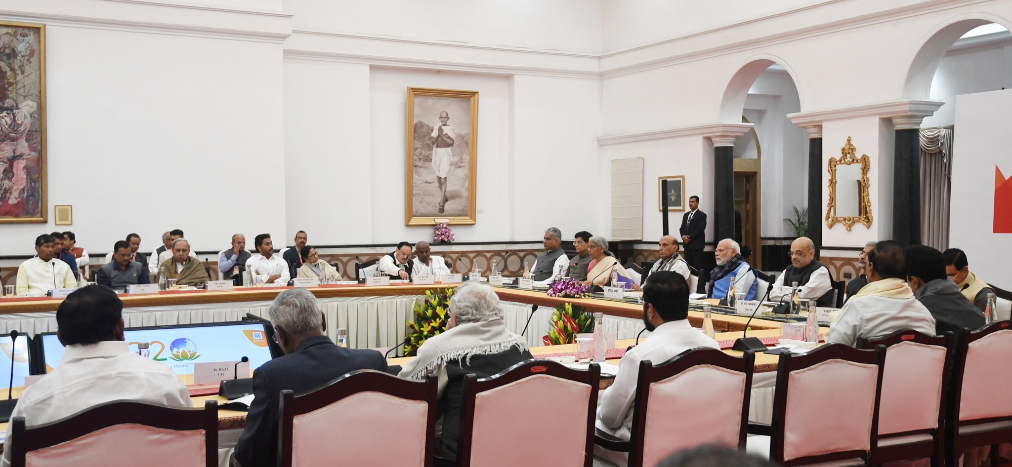 દિલ્હી ખાતે PM મોદીની અધ્યક્ષતામાં યોજાઈ સર્વપક્ષીય બેઠક