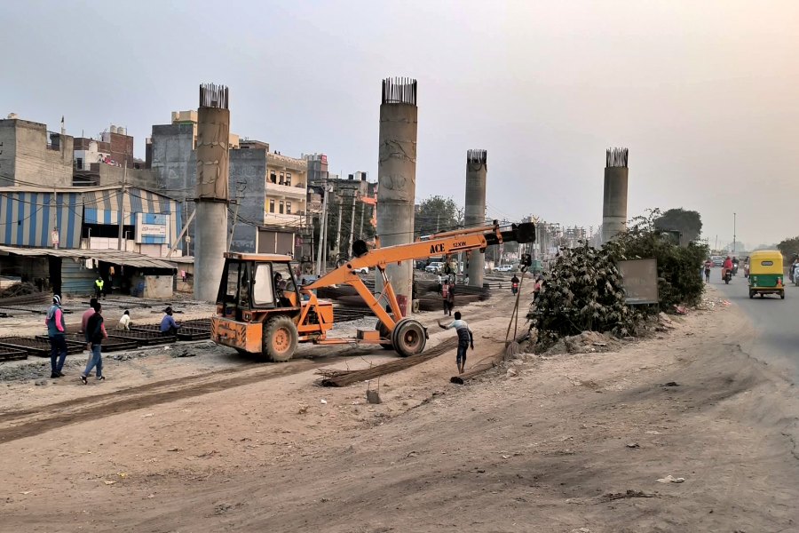 construction work of Delhi-Vadodara-Mumbai Expressway