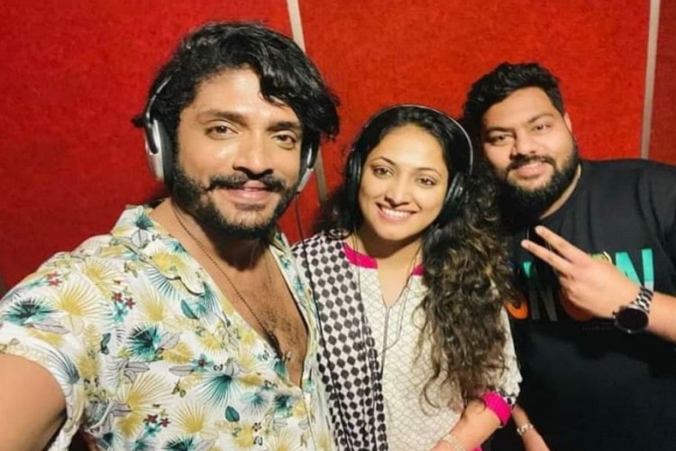 Vasishta Simha Haripriya movie dubbing work