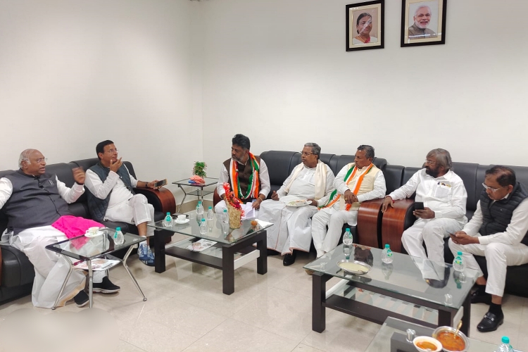 Mallikarjuna Kharge conversation with state congress leaders
