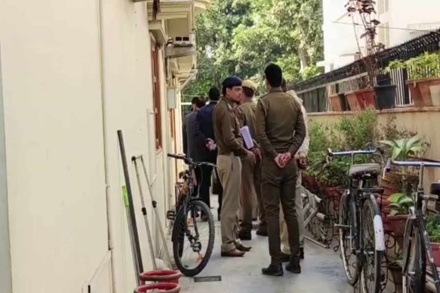 चोरी की शिकायत मिलने पर पुलिस मौके पर पहुंची